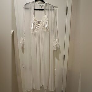 In Bloom Négligée And Robe Set